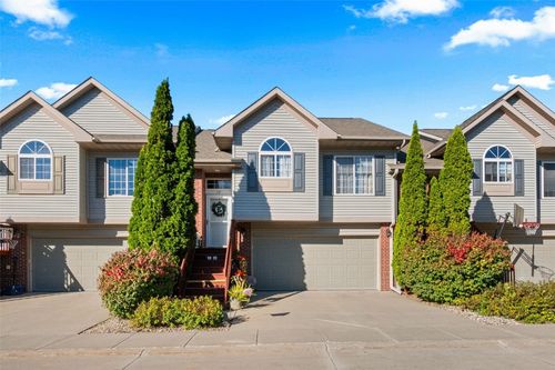 70 Heidi Ln, North Liberty, IA, 52317-9589 | Card Image