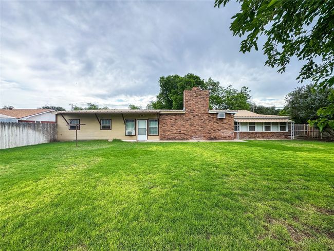 1001 N Avenue H, House other with 3 bedrooms, 3 bathrooms and null parking in Haskell TX | Image 36