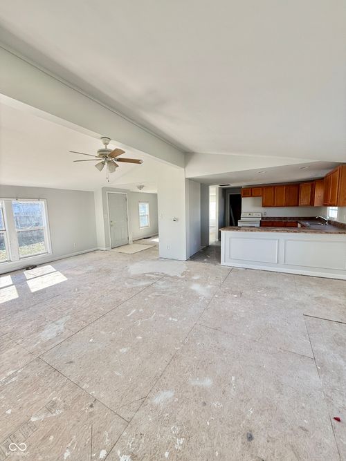 52 Fountain Lake Dr, Greenfield, IN, 46140-8645 | Card Image