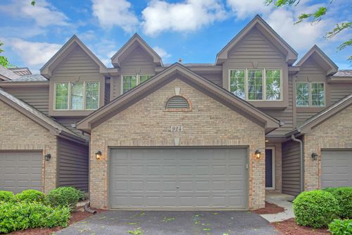 924 Millcreek Cir, Elgin, IL, 60123-2327 | Card Image