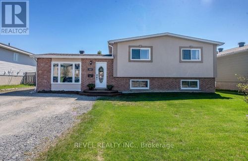 107 Girdwood Cres, Porcupine, ON, P0N1K0 | Card Image