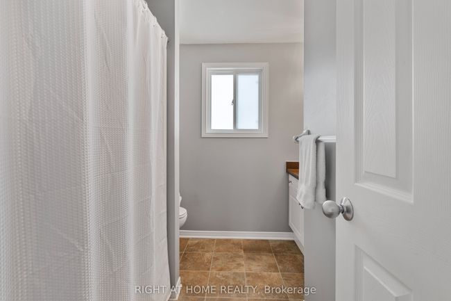 82 Rossmore Crt, House other with 3 bedrooms, 2 bathrooms and 2 parking in London ON | Image 17
