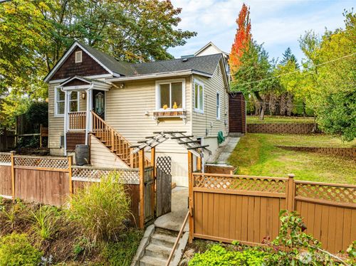 1801 Martin Luther King Jr Way, Seattle, WA, 98122-3135 | Card Image