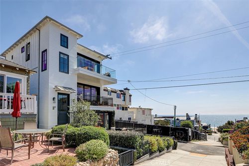 216 4th St, Manhattan Beach, CA, 90266-6423 | Card Image
