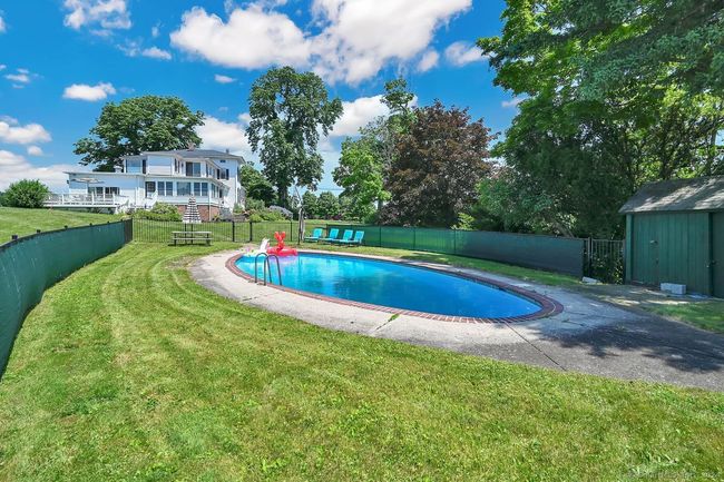 Fenced in-ground pool | Image 30