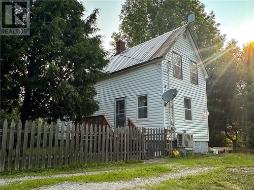 8 S Canaan Rd, Coles Island Queens Co, NB, E4C2R9 | Card Image