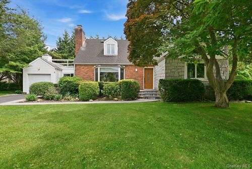 2 Crabtree Ln, Roslyn, NY, 11576-1454 | Card Image