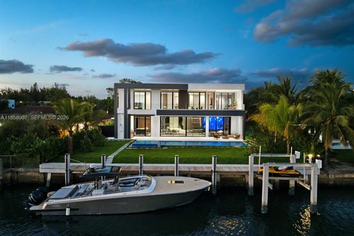 493 Holiday Dr, Hallandale Beach, FL, 33009-6519 | Card Image