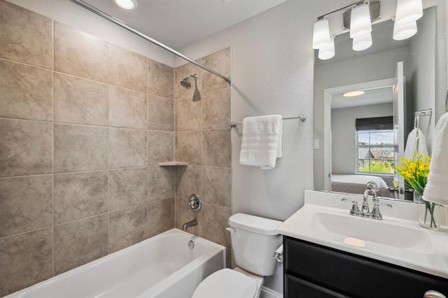 Full ensuite bathroom located inside bedroom #3 | Image 26