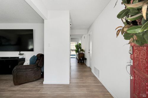 101 Panorama Dr, Benicia, CA, 94510-1622 | Card Image