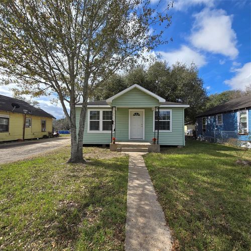 1003 Merchant St, El Campo, TX, 77437-3003 | Card Image