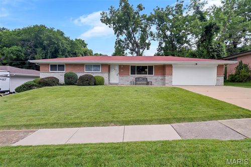 915 Deandell Ave, Ferguson, MO, 63135-1750 | Card Image