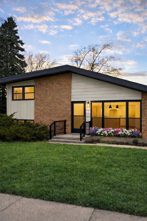 154 Westwood Dr, Park Forest, IL, 60466-1344 | Card Image