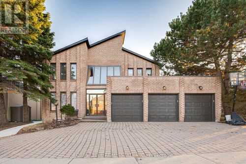 211 Franklin Ave, Thornhill, ON, L4J7L4 | Card Image