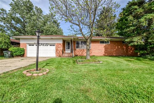 7815 Parmaview Ln, Parma, OH, 44134-6343 | Card Image