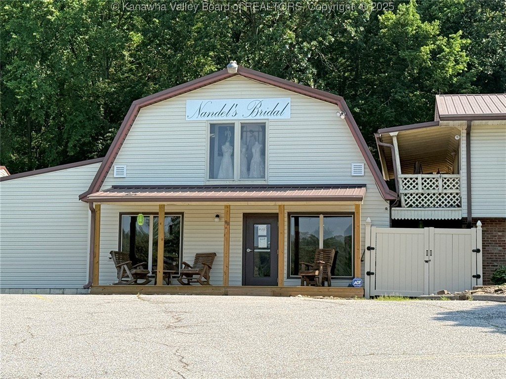 98 Roosevelt Blvd, Eleanor, WV 25070