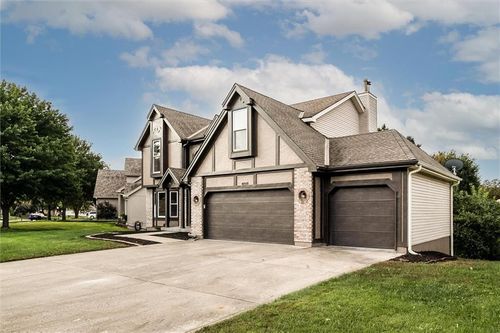 4005 Ne 61st Ter, Gladstone, MO, 64119-2296 | Card Image