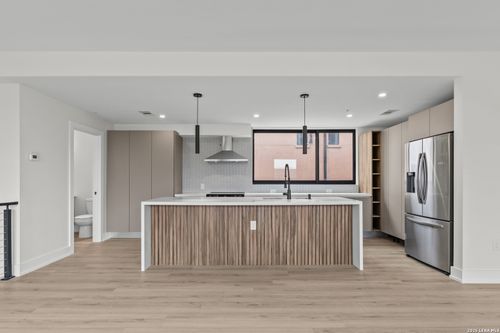 1-222 E Courtland Pl, San Antonio, TX, 78212-3917 | Card Image