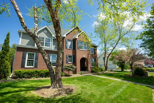 16 Pinnacle Dr, South Burlington, VT, 05403-7914 | Card Image