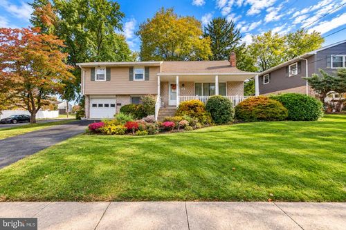 523 Alpine Circle, EMMAUS, PA, 18049 | Card Image