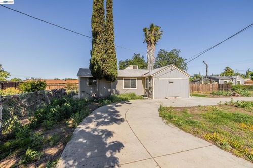 252 W Clover Rd, Tracy, CA, 95376-1834 | Card Image