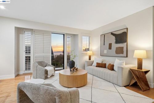 41 Spy Glass Hl, Oakland, CA, 94618-2307 | Card Image