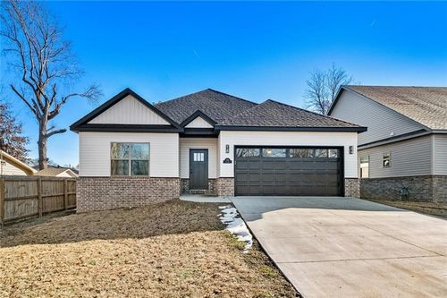 704 2nd Ave Sw, Gravette, AR, 72736-9747 | Card Image
