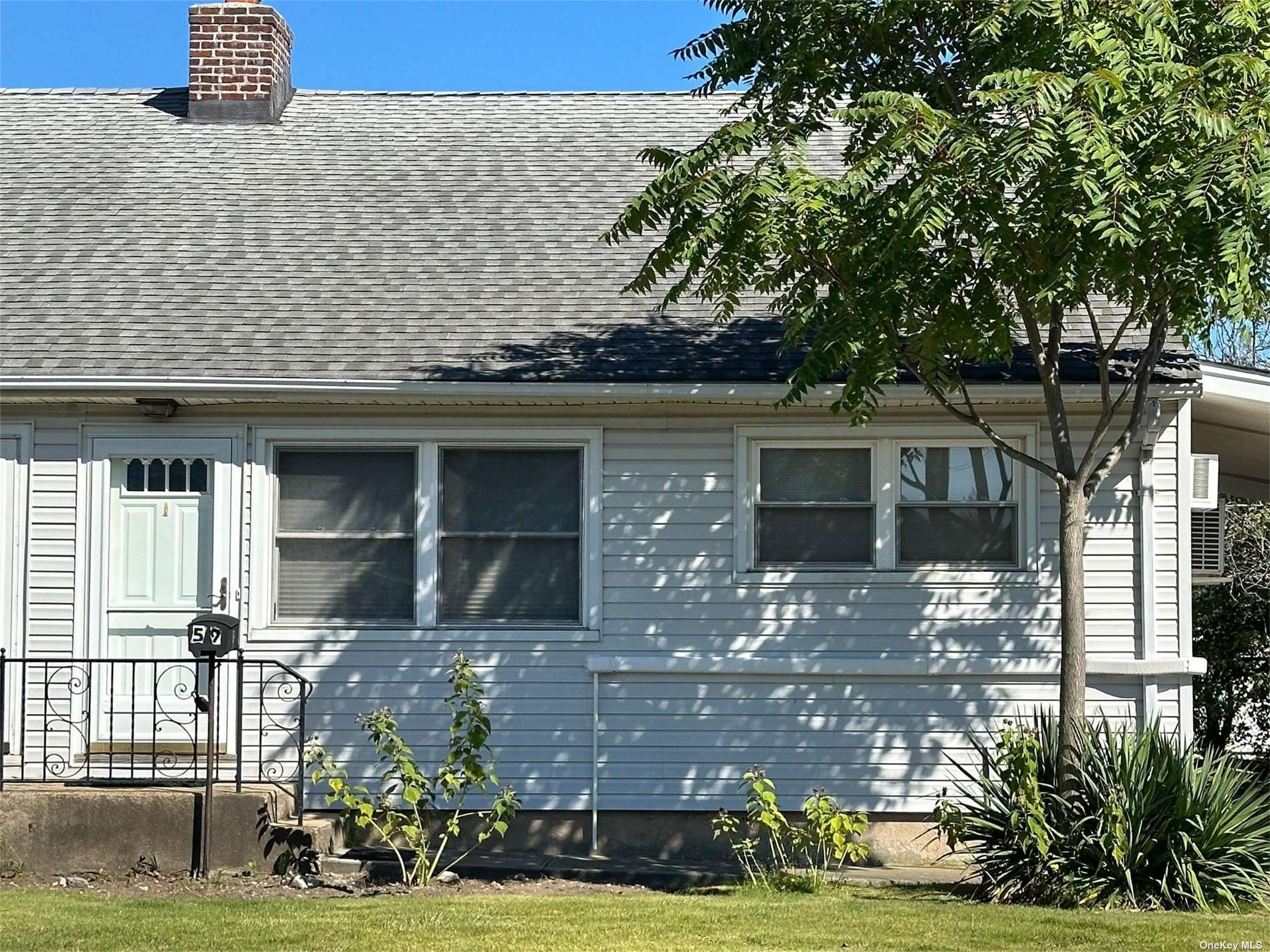 Suffolk Rd, Island Park, NY 11558