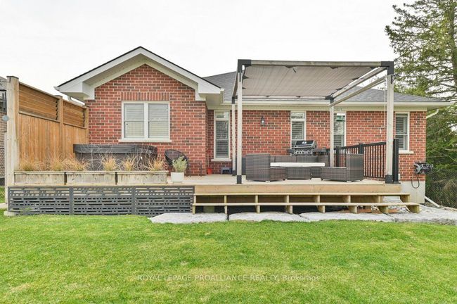 32 Aberdeen St, House other with 4 bedrooms, 3 bathrooms and 2 parking in Stirling ON | Image 4