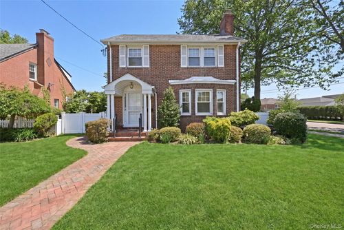 168 Latham Rd, Mineola, NY, 11501-2243 | Card Image