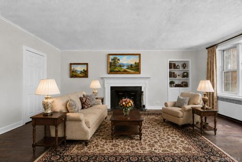 1c-100 Pinewood Rd, Hartsdale, NY, 10530-1634 | Card Image
