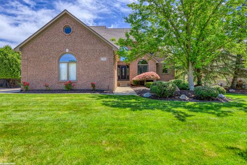 57898 Abraham Dr, Washington Township, MI, 48094-2954 | Card Image