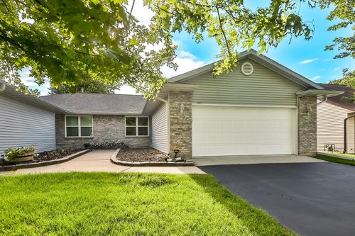 621 Grove St, Pecatonica, IL, 61063-9741 | Card Image