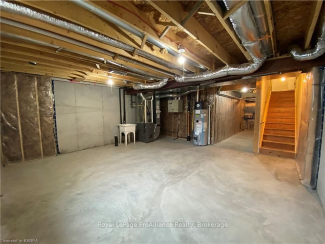 201 Pratt Dr, House attached with 3 bedrooms, 2 bathrooms and 3 parking in Amherstview ON | Image 39
