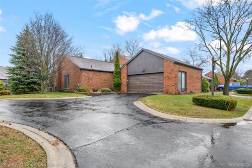 3118 Lindenwood Dr, Dearborn, MI, 48120-1314 | Card Image