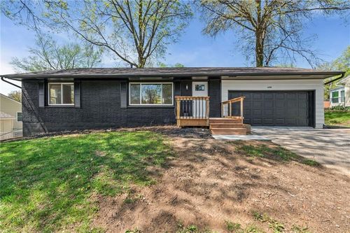 6408 N Central St, Gladstone, MO, 64118-3840 | Card Image