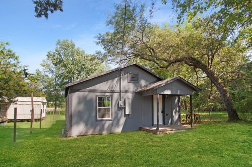 231 Page Ave, Shepherd, TX, 77371-6620 | Card Image