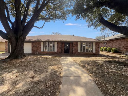 5310 Firewood Dr, Arlington, TX, 76016-1215 | Card Image