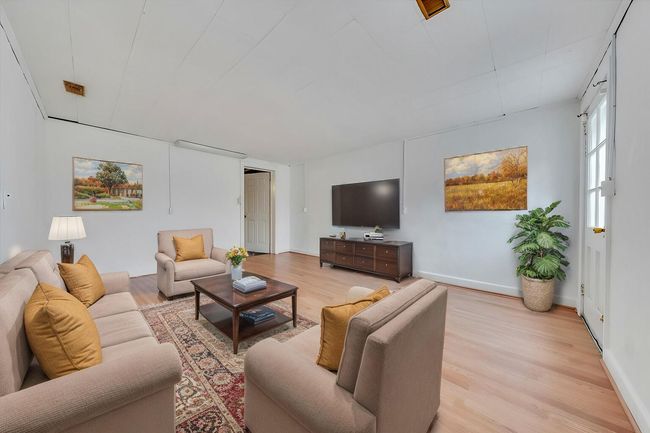 22-MIB01160 - Living Room - Standard - 1 | Image 20