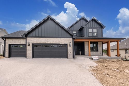 N66W21485 Sagebrush Dr, MENOMONEE FALLS, WI, 53051 | Card Image