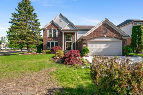 7657 Windgate Cir, West Bloomfield, MI, 48323-3913 | Card Image