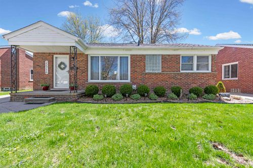 22716 Chapoton St, Saint Clair Shores, MI, 48080-2176 | Card Image