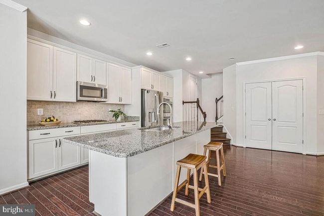 42523 Benfold Sq, Townhouse with 3 bedrooms, 3 bathrooms and null parking in BRAMBLETON VA | Image 26