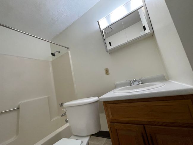 APT-22 - 11 Railroad Ave, Condo with 2 bedrooms, 1 bathrooms and null parking in Derry NH | Image 29