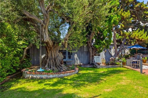 215 Ocean View Ave, Newport Beach, CA, 92663-4701 | Card Image