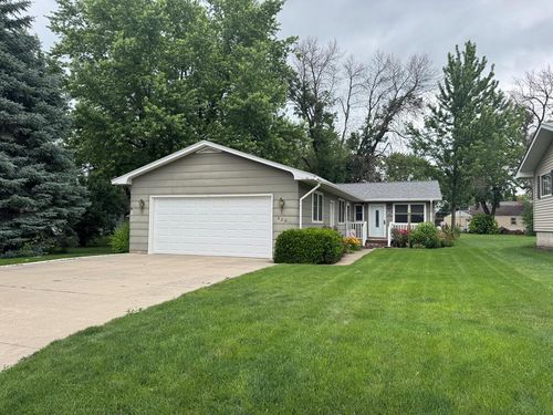 828 Lake St, Rockwell City, IA, 50579-1221 | Card Image