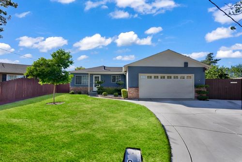 201 Bruce Ct, Modesto, CA, 95350-3207 | Card Image
