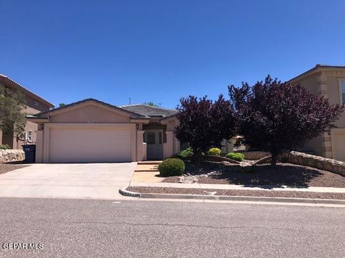 6392 Franklin Gate Dr, El Paso, TX, 79912-8166 | Card Image