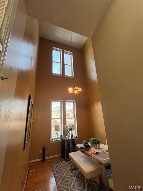 1939 Senate St, Saint Louis, MO, 63118-1727 | Card Image