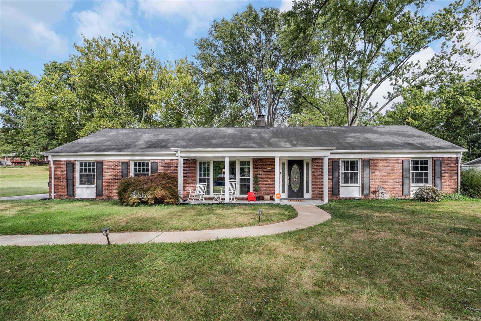 Grand Circle Dr, Maryland Heights, MO 63043